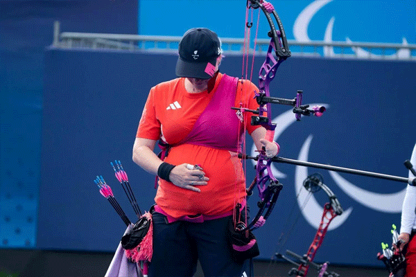 pregnant para-athlete pregnant para-athlete